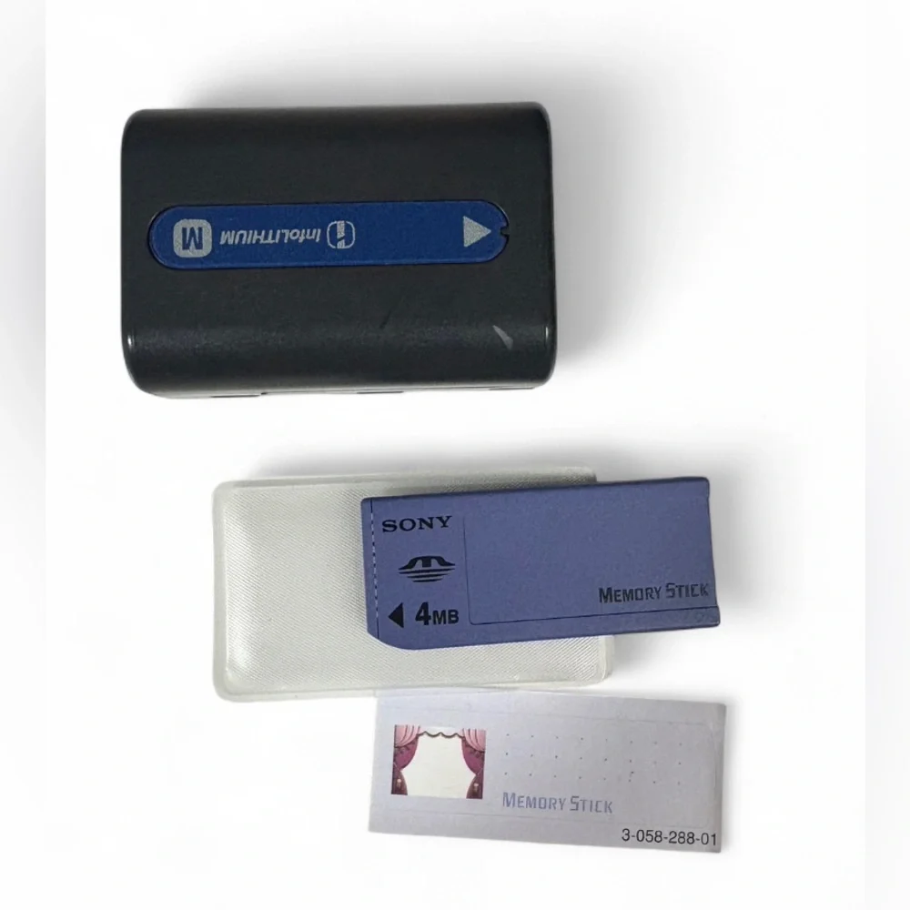 Sony DCR-PC9 NTSC MiniDV Digital Camera Handycam Camcorder Gray and Black - Picture 6 of 8